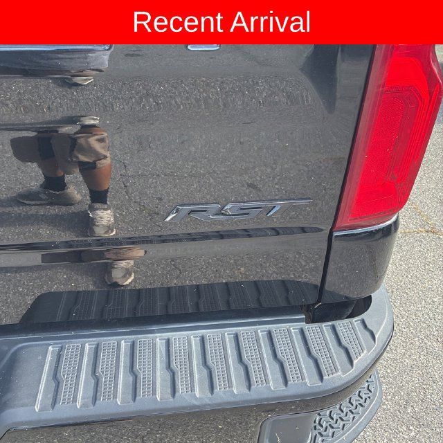 Used 2021 Chevrolet Silverado 1500 RST w/ Z71 Off-Road Package AWD/4WD image 3