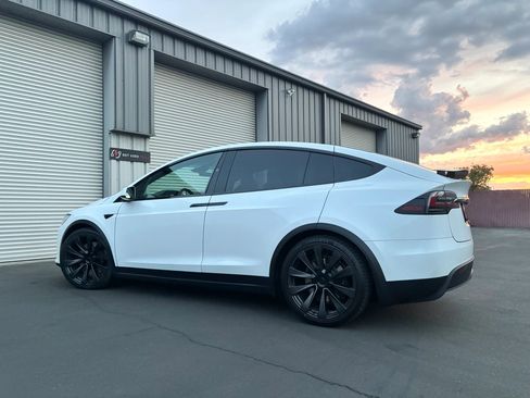 Used 2023 Tesla Model X image 9