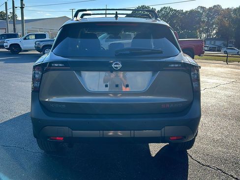 New 2026 Nissan Kicks SR w/ Cold Weather Package image 5