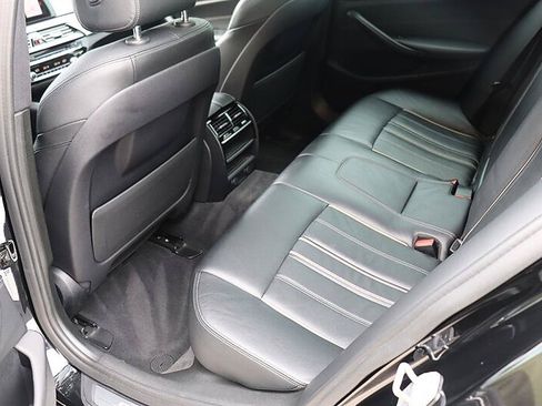 Used 2019 BMW 530i RWD image 14