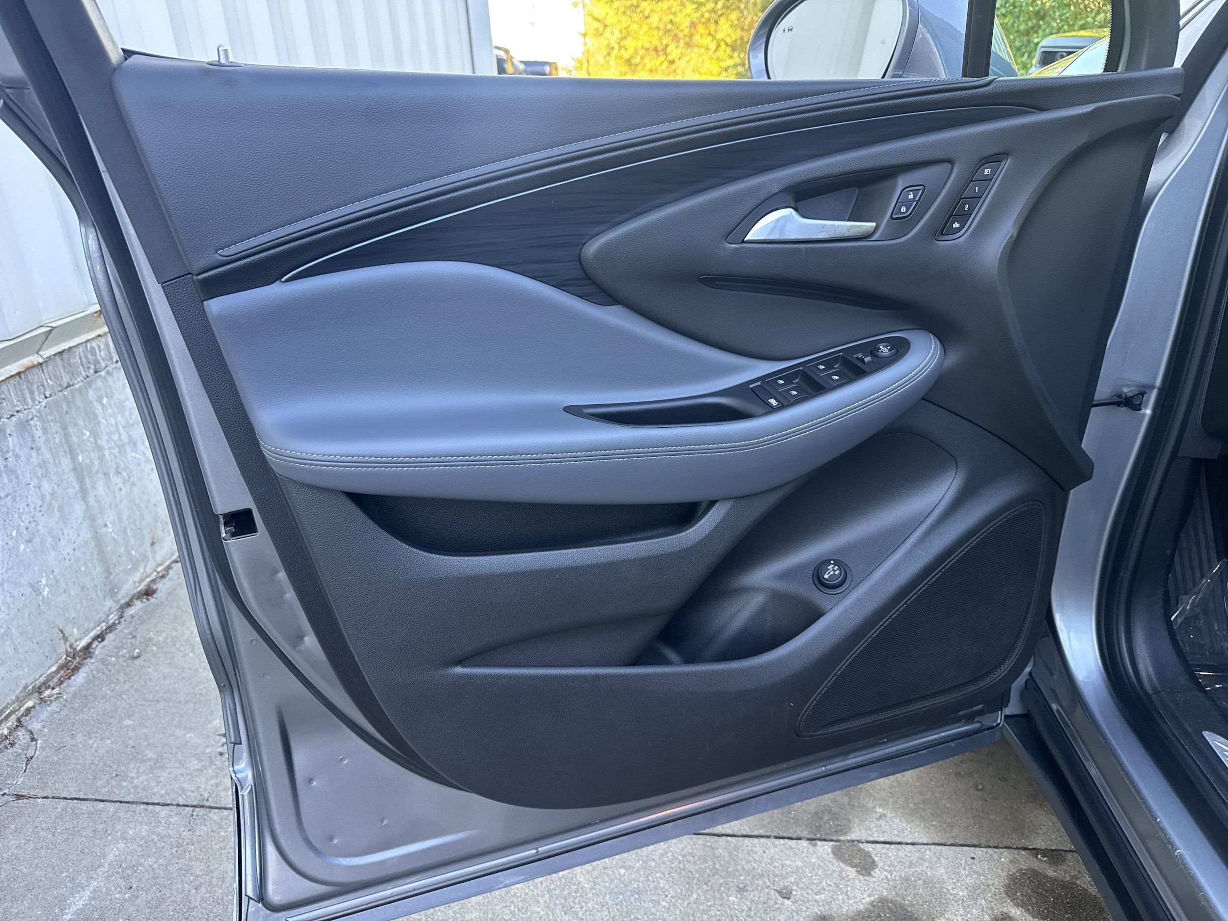 Used 2020 Buick Envision Essence AWD/4WD image 7