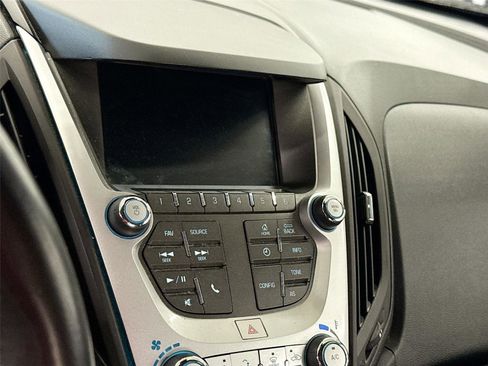 Used 2017 Chevrolet Equinox LT w/ Convenience Package FWD image 4