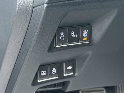 Used 2017 INFINITI Q70 3.7 w/ Technology Package image 24