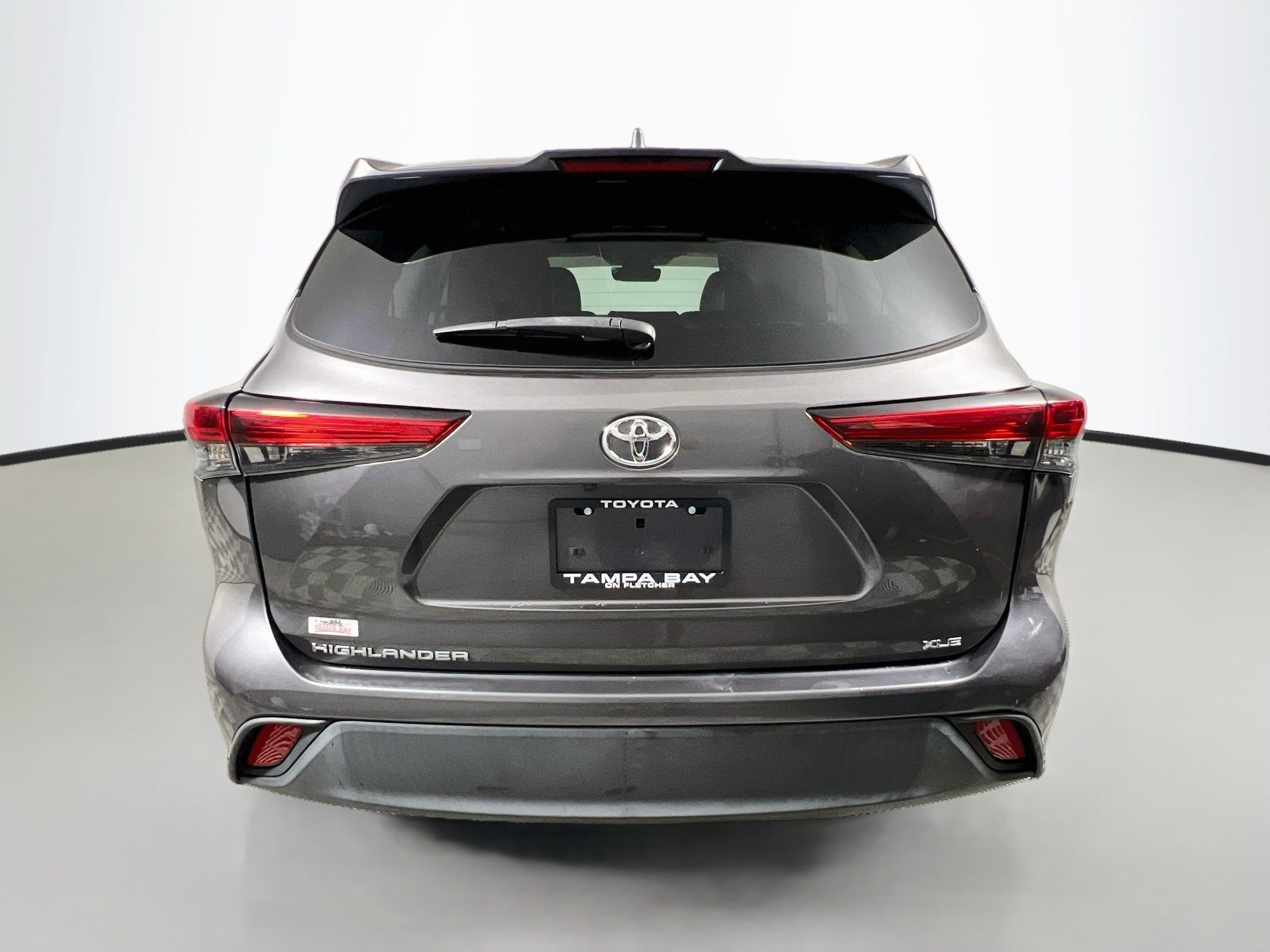 Used 2023 Toyota Highlander XLE FWD image 6