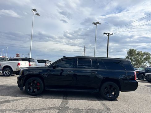 Used 2019 GMC Yukon XL SLT w/ Graphite Performance Edition AWD/4WD image 2