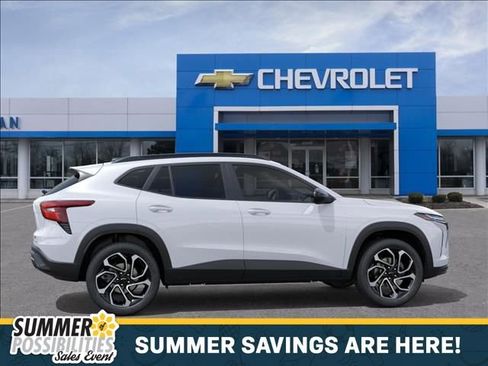 New 2026 Chevrolet Trax RS w/ Sunroof Package FWD image 5