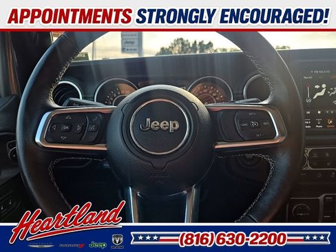 Used 2018 Jeep Wrangler Unlimited Sahara AWD/4WD image 39