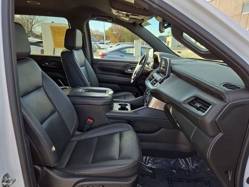 Used 2023 Chevrolet Suburban LT image 15