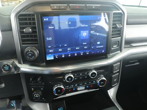 Used 2022 Ford F150 Lariat w/ Tow Technology Package image 14