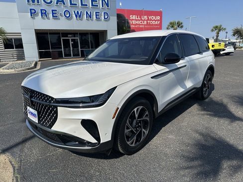 Used 2024 Lincoln Nautilus Premier image 2