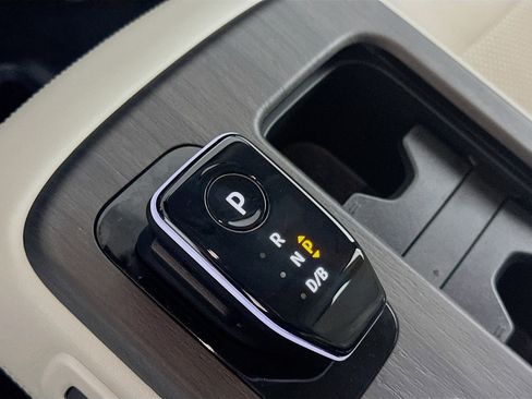 Used 2023 Nissan Ariya FWD image 25