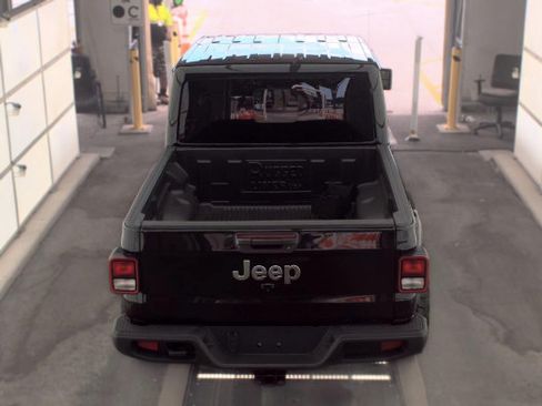 Used 2023 Jeep Gladiator Overland w/ Popular Equipment Package AWD/4WD image 6