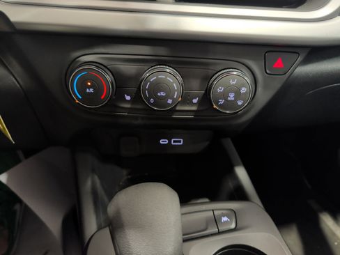 Used 2024 Chevrolet Trax LS w/ LS Convenience Package FWD image 10