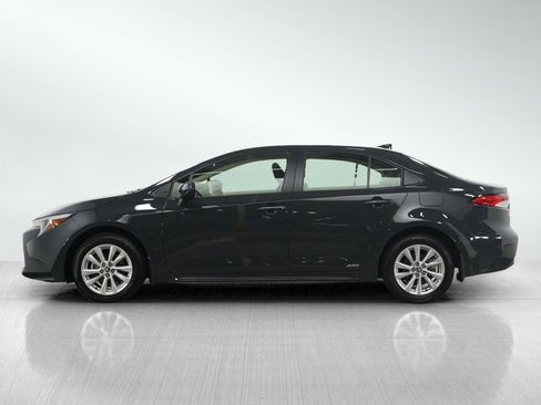 Used 2025 Toyota Corolla LE image 2