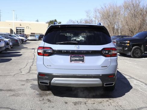 New 2025 Honda Pilot Touring image 6