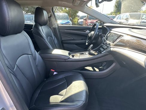 Used 2019 Buick LaCrosse Essence FWD image 9