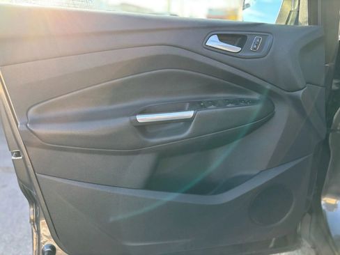 Used 2015 Ford Escape SE w/ SE Chrome Package image 6