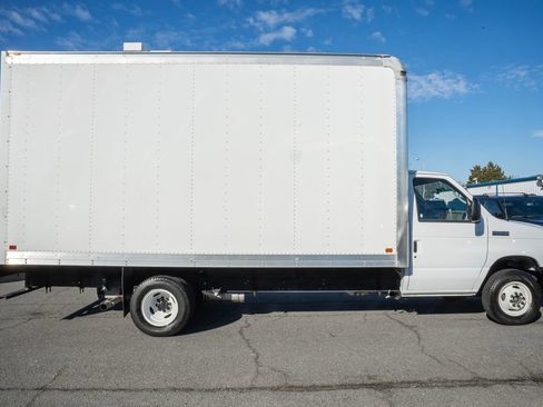 Used 2023 Ford E-450 and Econoline 450 Super Duty w/ Power Windows & Locks Group image 3