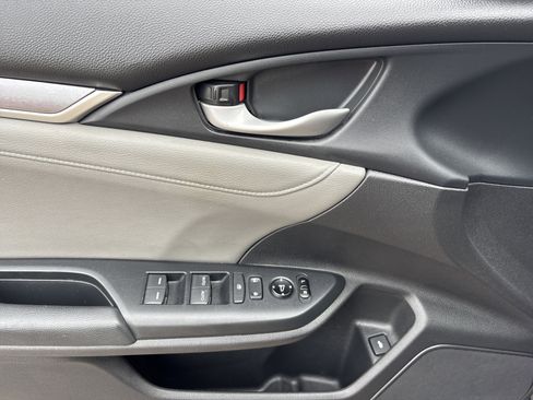 Used 2016 Honda Civic Touring image 21