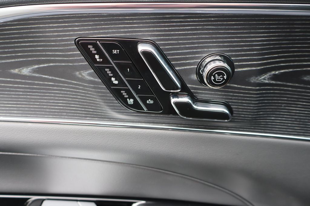 Used 2024 Cadillac Lyriq Sport RWD image 31