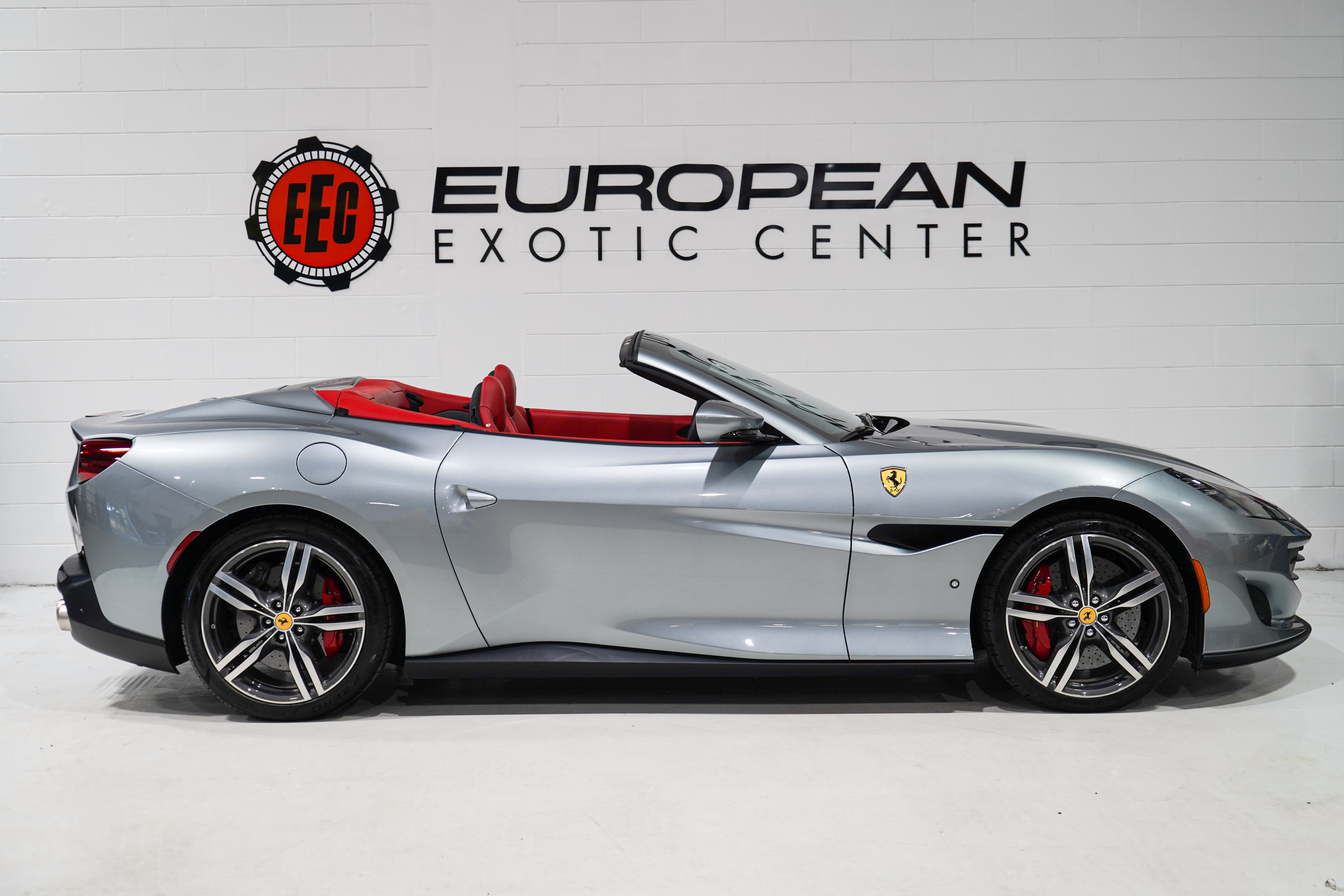 Used 2020 Ferrari Portofino RWD image 6