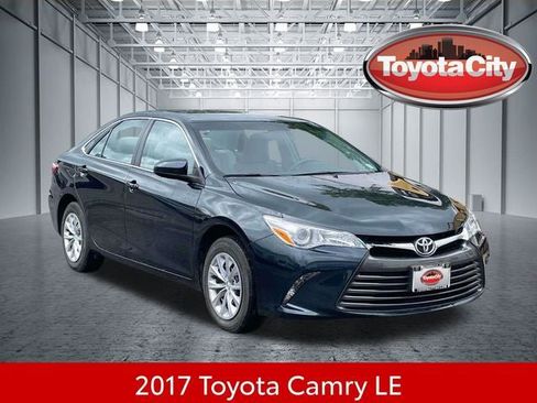 Used 2017 Toyota Camry LE FWD image 1