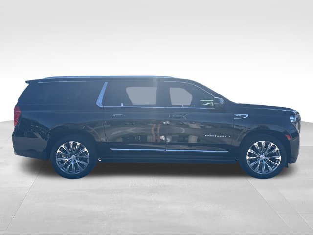 Used 2023 GMC Yukon XL Denali w/ Advanced Technology Package AWD/4WD image 6