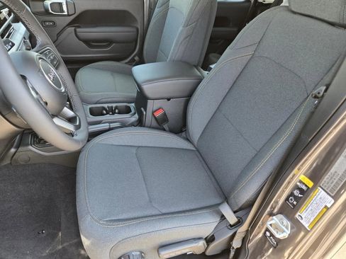 New 2025 Jeep Gladiator Willys image 18