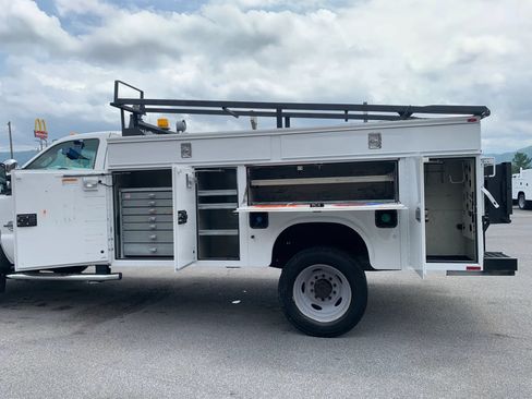 Used 2012 Ford F550 2WD Regular Cab Super Duty w/ Payload Upgrade Pkg image 23