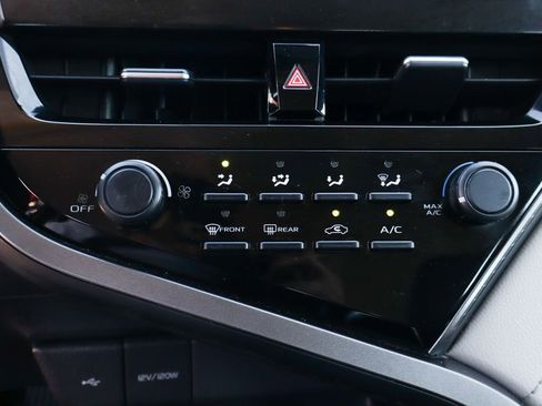 Used 2021 Toyota Camry LE image 34