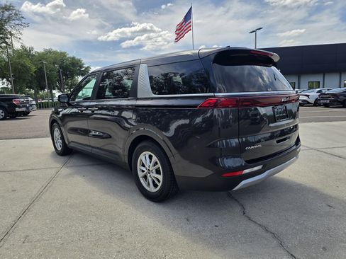 Used 2024 Kia Carnival LX image 6