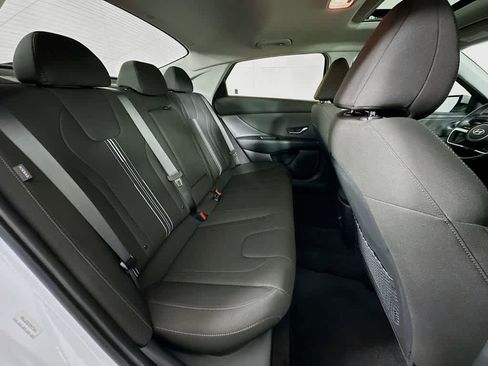 Used 2025 Hyundai Elantra SEL image 31