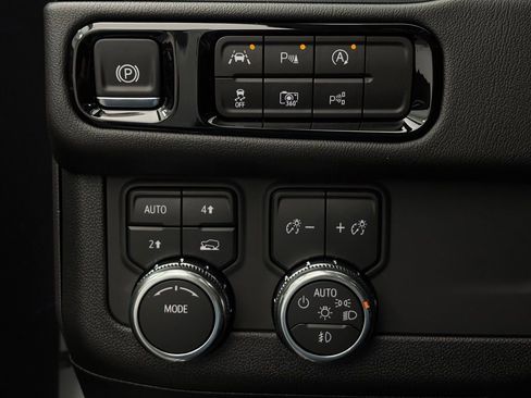 New 2026 GMC Yukon Denali w/ Sun & Power Step Package image 25