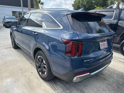 Certified 2025 Kia Sorento S w/ Panoramic Sunroof Package FWD image 3