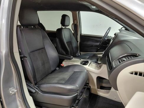 Used 2019 Dodge Grand Caravan SXT image 22