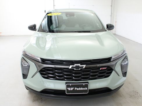 Used 2024 Chevrolet Trax RS w/ Driver Confidence Package image 2