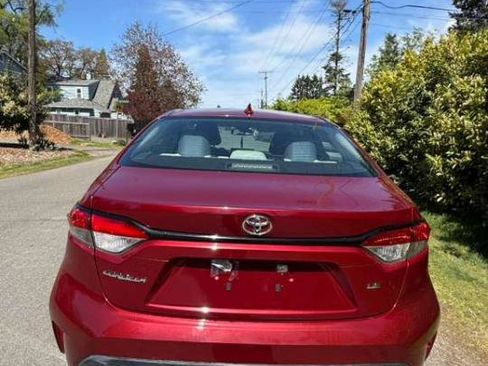 Used 2022 Toyota Corolla LE FWD image 3