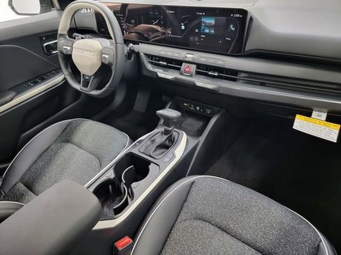 New 2025 Kia K4 GT-Line w/ GT-Line Sunroof Package image 34