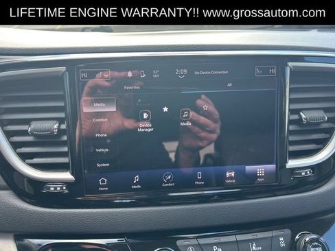 Used 2024 Chrysler Pacifica Touring-L FWD image 29