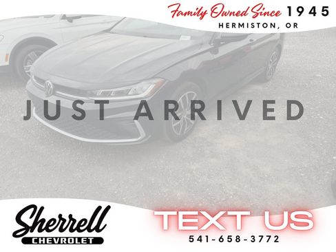 Used 2025 Volkswagen Jetta SE FWD image 2