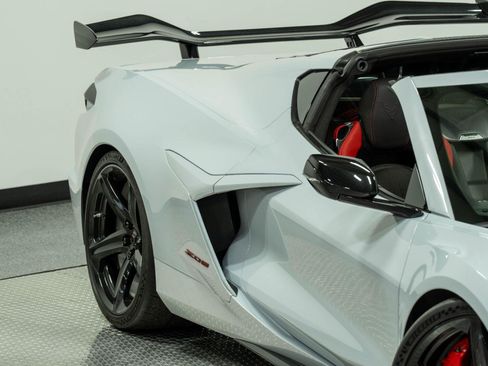 Used 2023 Chevrolet Corvette Z06 w/ Z07 Performance Package RWD image 46