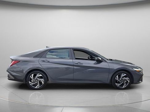 Certified 2025 Hyundai Elantra SEL FWD image 4