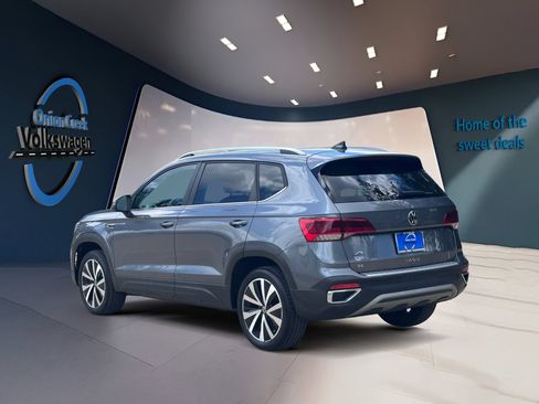 Used 2024 Volkswagen Taos SE FWD image 6