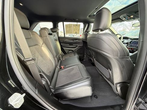 Used 2024 Jeep Grand Cherokee Altitude image 15