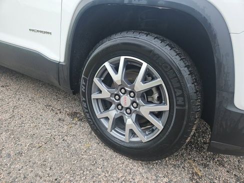 Certified 2023 GMC Acadia SLT image 9