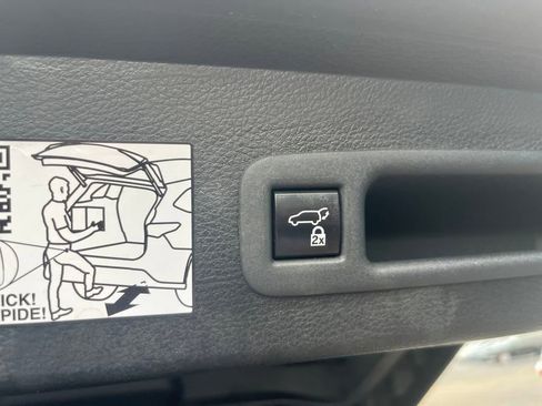 Used 2022 Toyota Sienna XSE image 22