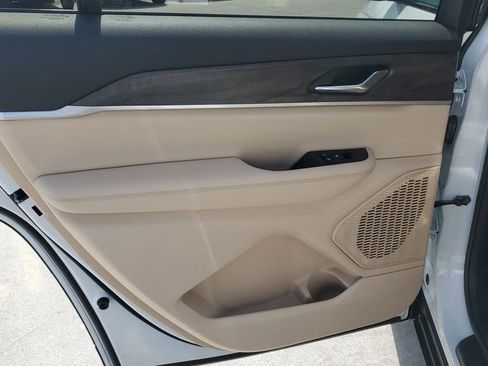 New 2025 Jeep Grand Cherokee L Limited w/ Black Appearance Package image 18