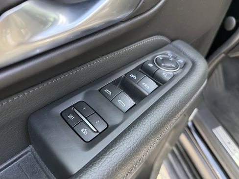 Used 2022 GMC Yukon Denali RWD image 11