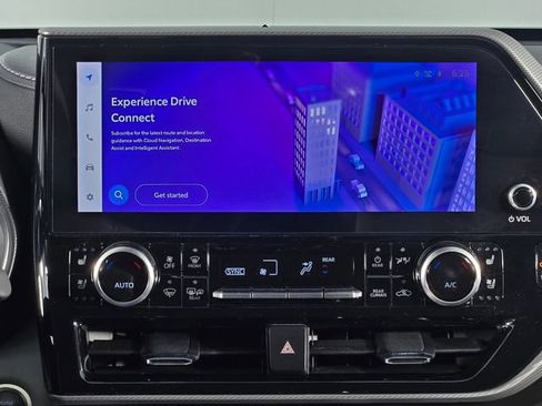 Used 2024 Toyota Highlander Platinum image 26