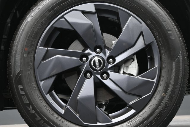 Certified 2026 Nissan Rogue SV FWD image 9